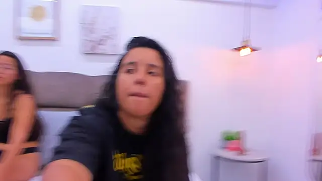 Dilan y Mia online show from 02-08-25, 06:22