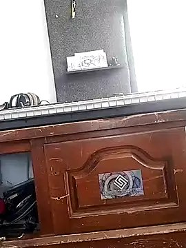 Snapshot of QcMisterv13 chatting on 01-05-25, 04:16 QcMisterv13 online show from 01-05-25, 04:16