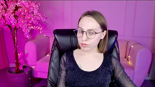 Snapshot of AphexQueen chatting on 01-28-25, 07:21 AphexQueen online show from 01-28-25, 07:21