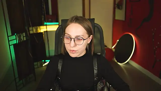 Snapshot of AphexQueen chatting on 02-13-25, 09:20 AphexQueen online show from 02-13-25, 09:20