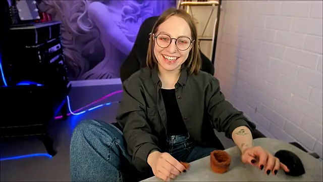 Snapshot of AphexQueen chatting on 02-27-25, 12:13 AphexQueen online show from 02-27-25, 12:13