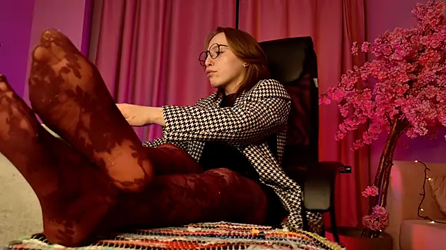 Snapshot of AphexQueen chatting on 10-10-25, 09:08 AphexQueen online show from 10-10-25, 09:08