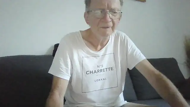 Snapshot of naturiste974 chatting on 06-15-26, 04:36 naturiste974 online show from 06-15-26, 04:36