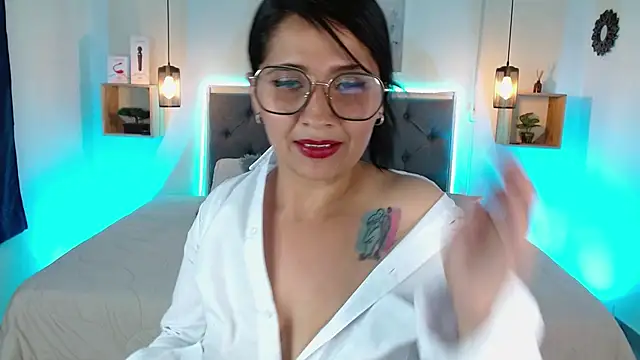 Snapshot of emily_leinner chatting on 01-13-25, 03:47 emily leinner online show from 01-13-25, 03:47