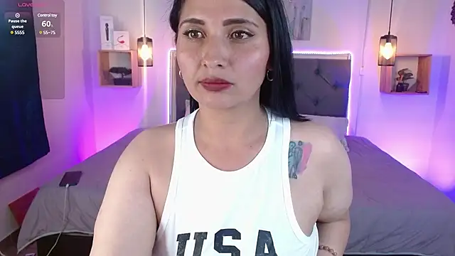 Snapshot of emily_leinner chatting on 01-29-25, 02:53 emily leinner online show from 01-29-25, 02:53