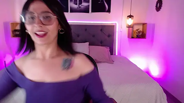 Snapshot of emily_leinner chatting on 09-30-25, 03:39 emily leinner online show from 09-30-25, 03:39