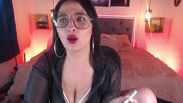Snapshot of emily_leinner chatting on 10-11-25, 03:10 emily leinner online show from 10-11-25, 03:10
