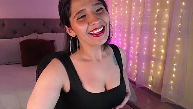 Snapshot of emily_leinner chatting on 12-22-25, 01:46 emily leinner online show from 12-22-25, 01:46