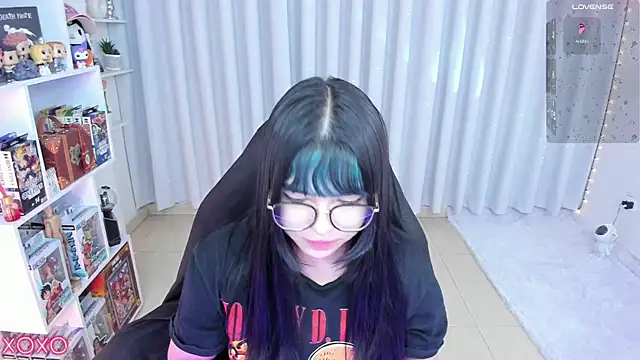 Snapshot of misshoneyxxx chatting on 05-17-26, 03:37 misshoneyxxx online show from 05-17-26, 03:37