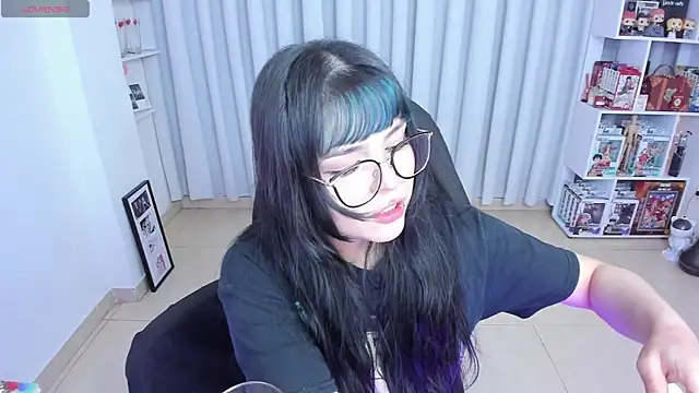 Snapshot of misshoneyxxx chatting on 06-16-26, 04:04 misshoneyxxx online show from 06-16-26, 04:04