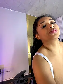 Snapshot of Emy_leon chatting on 10-06-25, 08:39 Emy leon online show from 10-06-25, 08:39