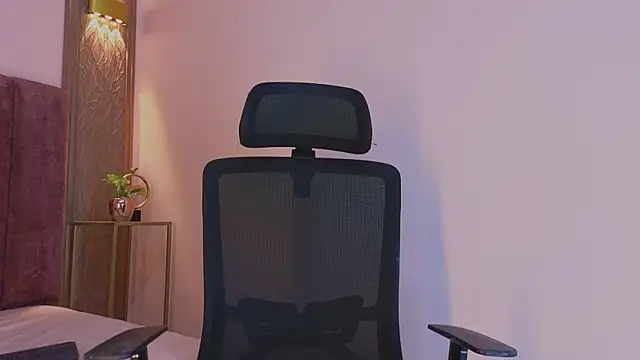 Snapshot of Emy_leon chatting on 11-11-25, 07:03 Emy leon online show from 11-11-25, 07:03