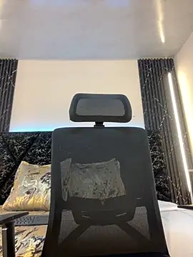 Snapshot of Emy_leon chatting on 11-23-25, 07:02 Emy leon online show from 11-23-25, 07:02