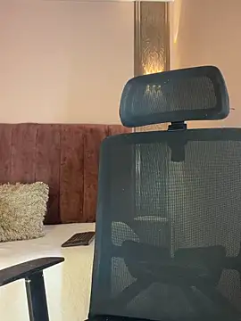 Snapshot of Emy_leon chatting on 02-08-26, 07:06 Emy leon online show from 02-08-26, 07:06