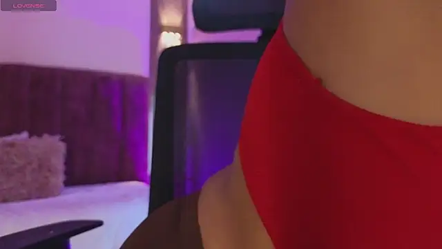 Snapshot of Emy_leon chatting on 02-10-26, 07:29 Emy leon online show from 02-10-26, 07:29