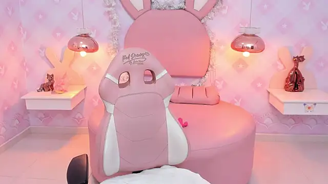 Snapshot of Saraa_Skinny chatting on 12-13-24, 03:32 Saraa Skinny online show from 12-13-24, 03:32