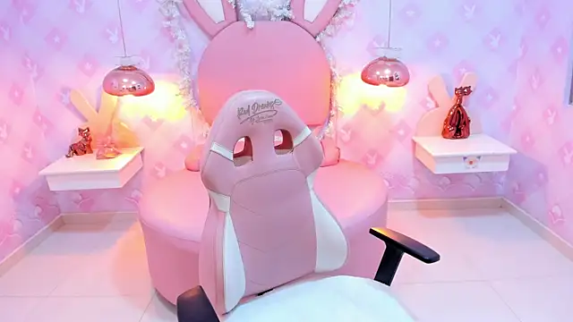 Snapshot of Saraa_Skinny chatting on 01-13-25, 11:30 Saraa Skinny online show from 01-13-25, 11:30