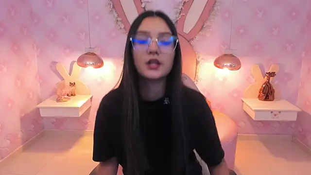 Snapshot of Saraa_Skinny chatting on 01-22-25, 11:23 Saraa Skinny online show from 01-22-25, 11:23