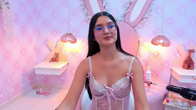 Snapshot of Saraa_Skinny chatting on 01-25-25, 02:47 Saraa Skinny online show from 01-25-25, 02:47