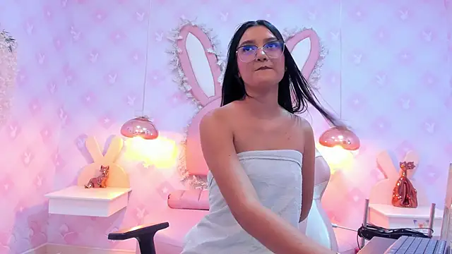 Snapshot of Saraa_Skinny chatting on 01-25-25, 05:51 Saraa Skinny online show from 01-25-25, 05:51