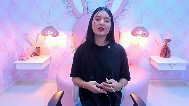 Snapshot of Saraa_Skinny chatting on 01-31-25, 11:56 Saraa Skinny online show from 01-31-25, 11:56