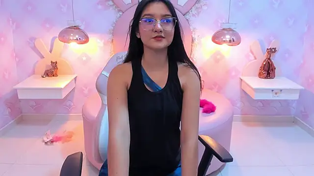 Snapshot of Saraa_Skinny chatting on 02-12-25, 11:40 Saraa Skinny online show from 02-12-25, 11:40