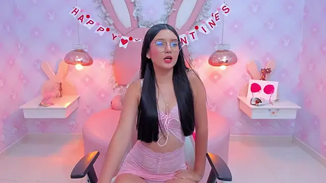 Snapshot of Saraa_Skinny chatting on 02-15-25, 03:06 Saraa Skinny online show from 02-15-25, 03:06