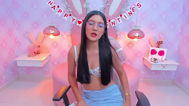 Snapshot of Saraa_Skinny chatting on 02-17-25, 11:44 Saraa Skinny online show from 02-17-25, 11:44