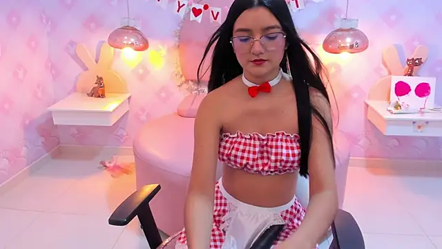 Snapshot of Saraa_Skinny chatting on 02-22-25, 11:46 Saraa Skinny online show from 02-22-25, 11:46