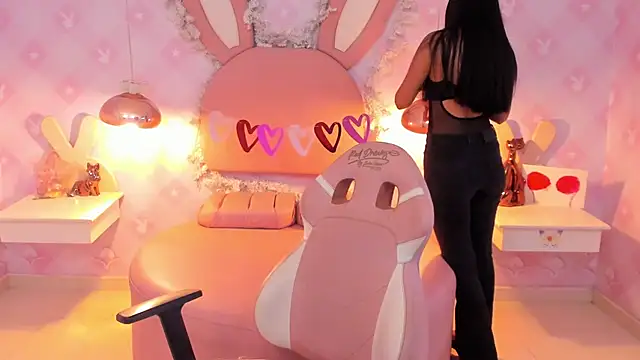 Snapshot of Saraa_Skinny chatting on 03-08-25, 11:48 Saraa Skinny online show from 03-08-25, 11:48