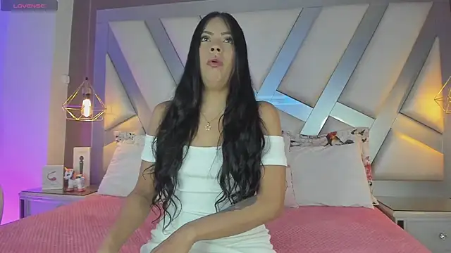 Amber villalobos  online show from 11-13-25, 08:52