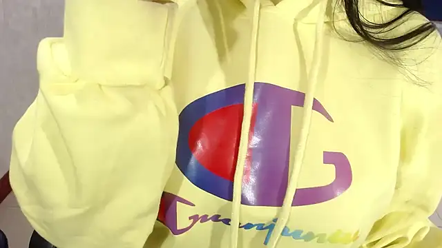 CarolineBrunx online show from 10-22-25, 04:13