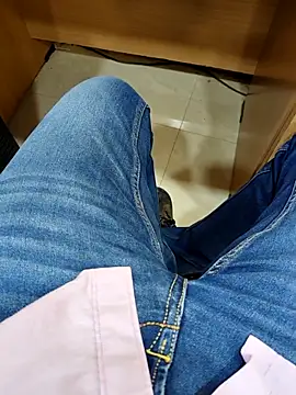 Snapshot of Ishan003 chatting on 02-26-26, 01:48 Ishan003 online show from 02-26-26, 01:48