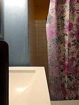 Jovende28 online show from 10-31-25, 01:23