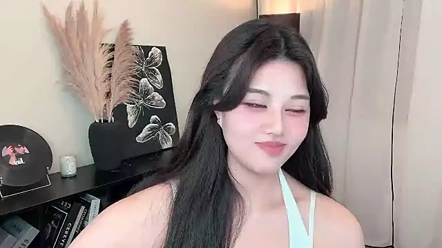 Strawberrybabyy1 online show from 03-02-25, 04:42