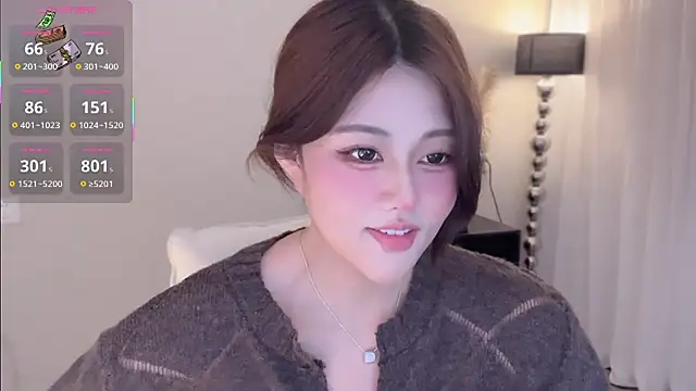 Strawberrybabyy1 online show from 10-17-25, 03:36