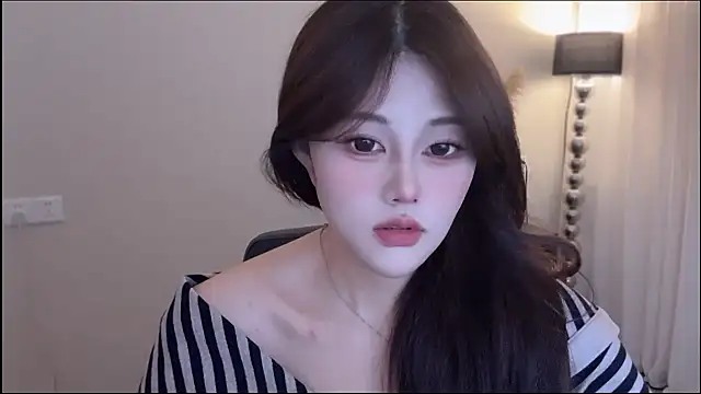 Strawberrybabyy1 online show from 12-03-25, 03:43