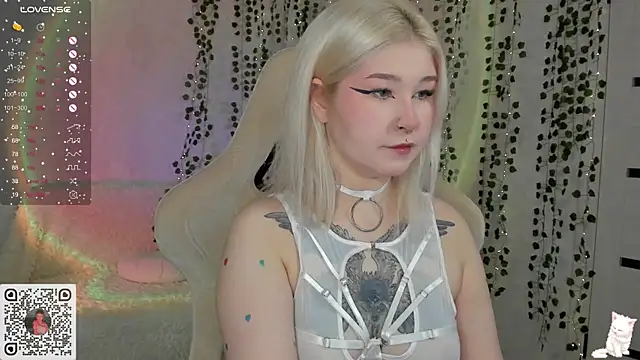 Snapshot of chillycharm chatting on 02-07-25, 03:01 chillycharm online show from 02-07-25, 03:01