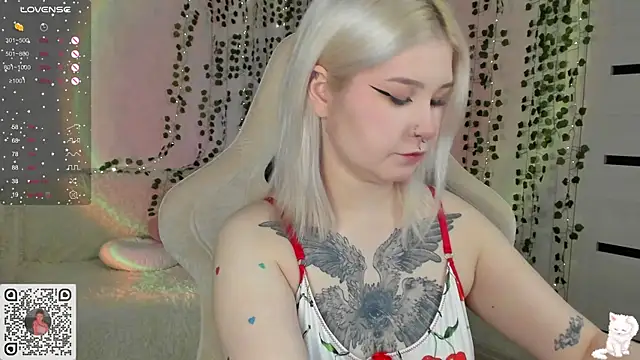 Snapshot of chillycharm chatting on 02-10-25, 12:52 chillycharm online show from 02-10-25, 12:52