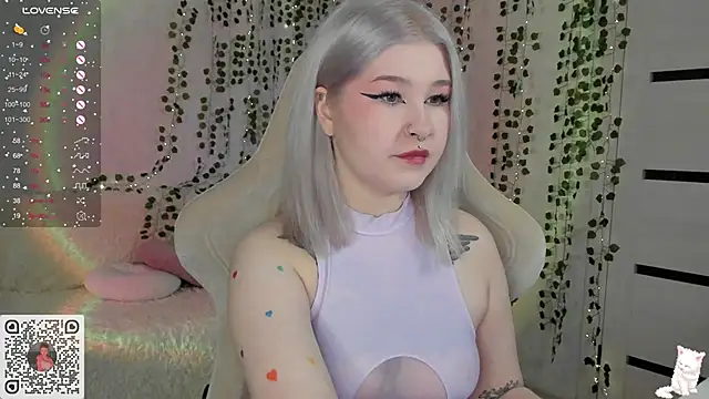 Snapshot of chillycharm chatting on 02-11-25, 10:39 chillycharm online show from 02-11-25, 10:39