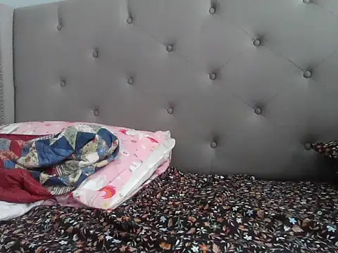 Snapshot of skinny__boy__ chatting on 12-15-25, 06:23 skinny boy online show from 12-15-25, 06:23