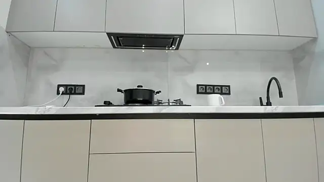 Mia Meow  online show from 03-30-26, 07:53