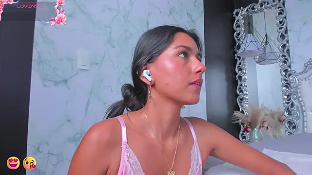 Snapshot of Emmy_Cute18 chatting on 01-02-25, 05:29 Emmy Cute18 online show from 01-02-25, 05:29