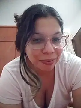 Snapshot of Carliina_Soussa chatting on 06-11-26, 10:41 Carliina Soussa online show from 06-11-26, 10:41