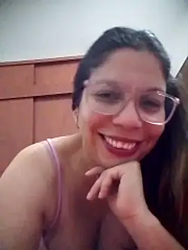 Snapshot of Carliina_Soussa chatting on 06-12-26, 11:35 Carliina Soussa online show from 06-12-26, 11:35