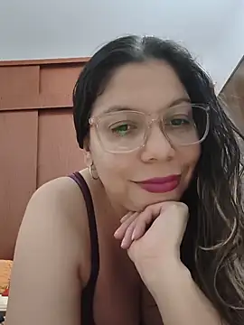 Snapshot of Carliina_Soussa chatting on 06-30-26, 10:33 Carliina Soussa online show from 06-30-26, 10:33