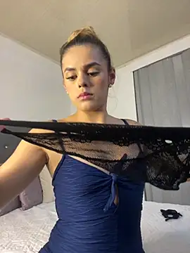 Snapshot of ZoeJohnsoon chatting on 10-25-25, 09:53 ZoeJohnsoon online show from 10-25-25, 09:53