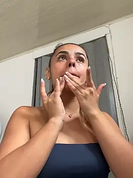 Snapshot of ZoeJohnsoon chatting on 10-30-25, 04:30 ZoeJohnsoon online show from 10-30-25, 04:30