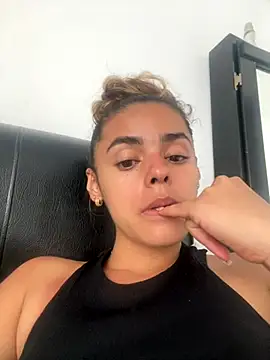 Snapshot of ZoeJohnsoon chatting on 11-19-25, 05:13 ZoeJohnsoon online show from 11-19-25, 05:13