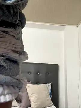 Snapshot of ZoeJohnsoon chatting on 11-25-25, 05:24 ZoeJohnsoon online show from 11-25-25, 05:24